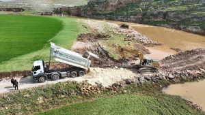 Şanlıurfa Viranşehir’de Sel Hasarlarına Karşı Menfez ve Yol Onarımları Devam Ediyor