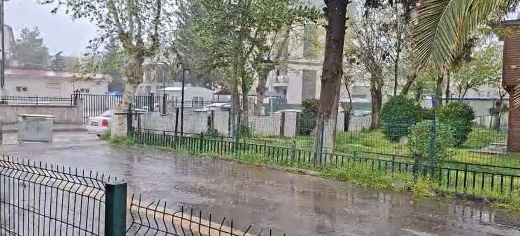 Adıyaman’da Sağanak ve Dolu etkili oldu