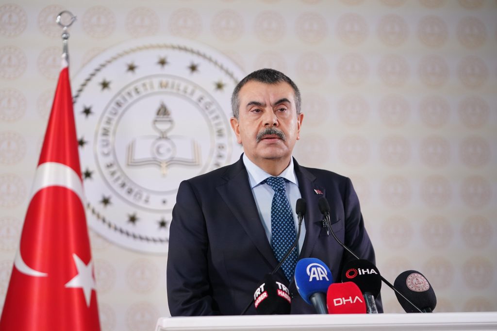 Bakan Tekin: “Güvenli Okul İklimi İçin Topyekûn Tedbirleri Kararlılıkla Uyguluyoruz”