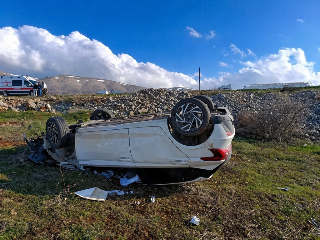 Doğanşehir’de Otomobil Şarampole Devrildi: Doktor Yaralandı