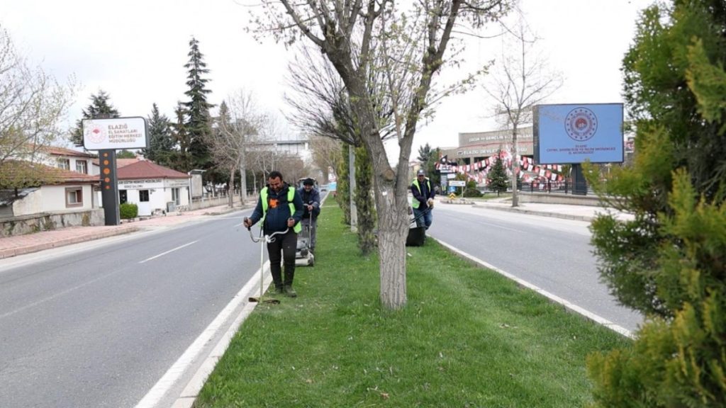 Elazığ’da Yeşil Alanlarda Bakım ve Temizlik Çalışmaları Hız Kazandı