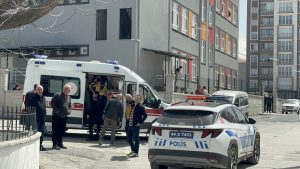 (GÜNCELLENDİ) Lise Öğrencileri Arasında Bıçaklı Kavga: 5 Yaralı