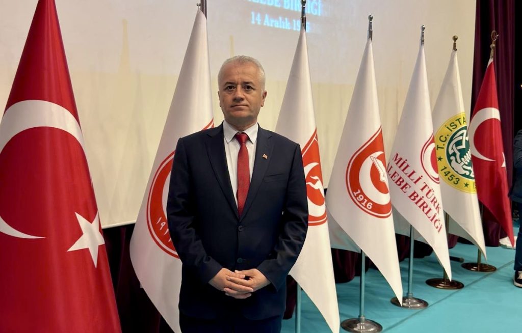 İş İnsanları Platformu’ndan Siyaset Okulu Programına Destek