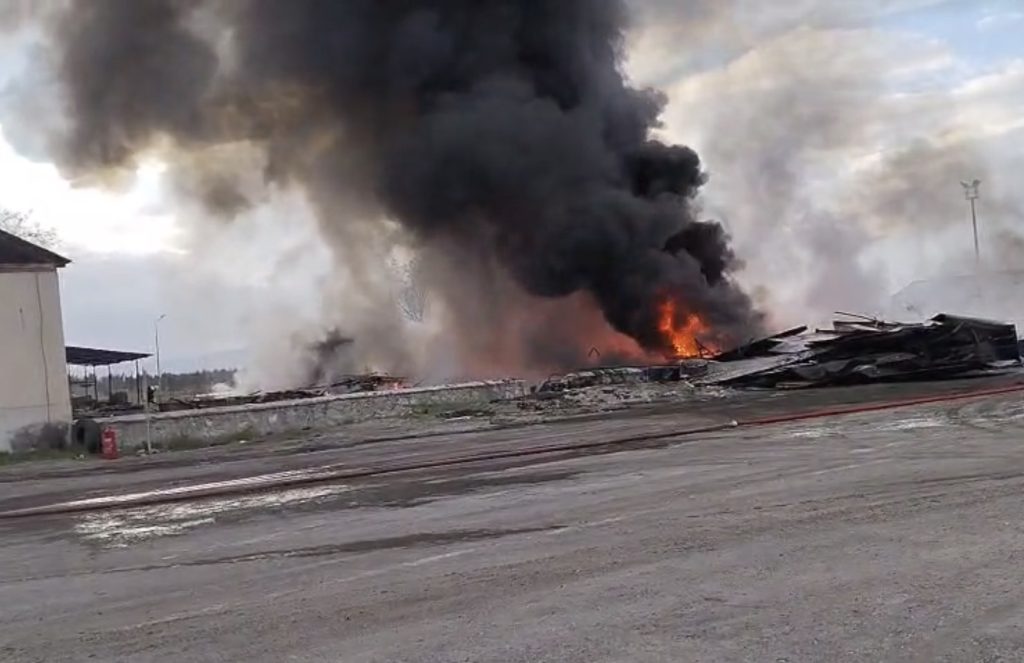 Karayolları Şefliğinde Çıkan Yangın Korkuttu