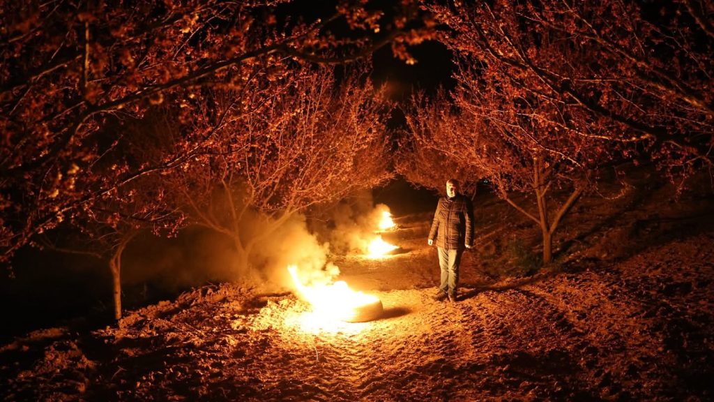 Kayısı Üreticileri Dona Karşı Sabaha Kadar Nöbette