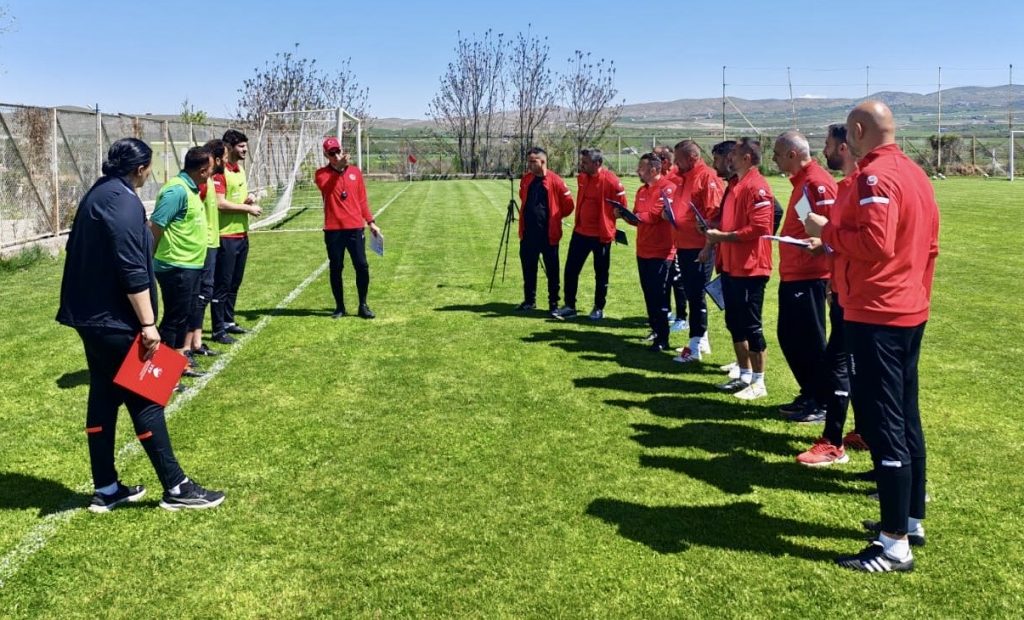 Malatya’da Bir İlk: Kaleci Antrenörleri Sahaya İndi