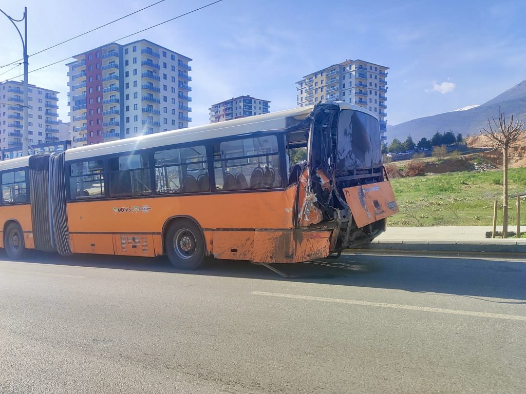 Malatya’da Kamyon Otobüse Çarptı: 20 Yaralı