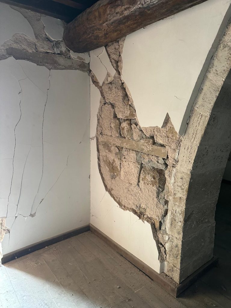 Tarihi Caminin Kaderine Terk Edilmesine Tepki