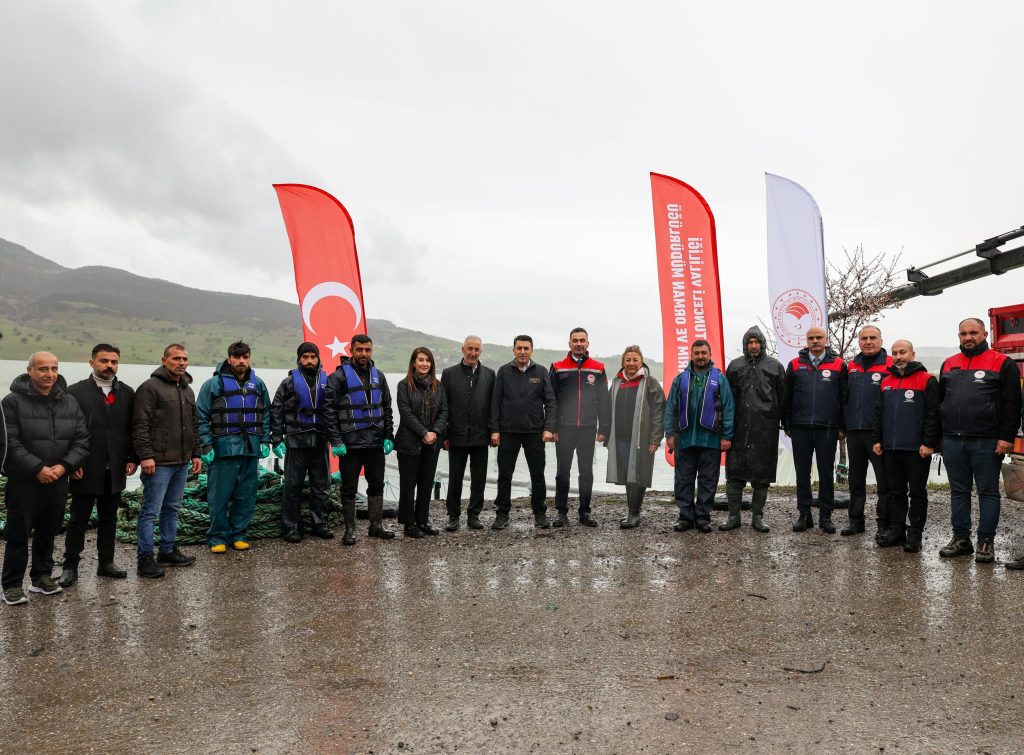 Tunceli’de Uzunçayır Baraj Gölü’ne 1,5 Milyon Yavru Alabalık Bırakıldı
