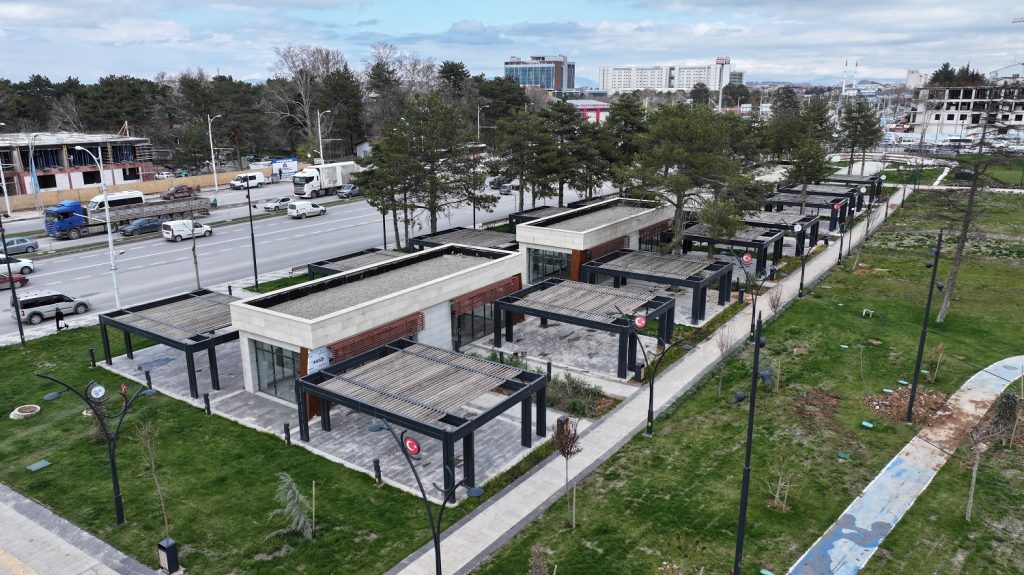 Yeşilyurt Belediyesi Millet Bahçesi’nde Bulunan 8 Dükkanı 3 Yıllığına Kiraya Veriyor