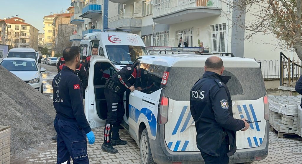 Zaviye’de Bıçaklı Kavga: Baba Oğul yaralandı