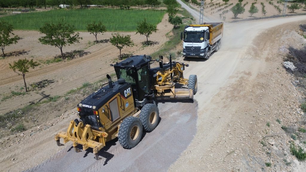 Battalgazi’de Mahalle Yollarında Ulaşım Atağı