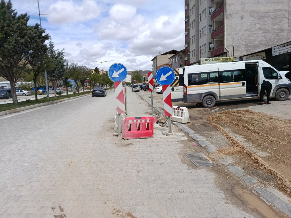 D-300 Karayolu’nda Bitmeyen Çalışma Tepki Çekiyor