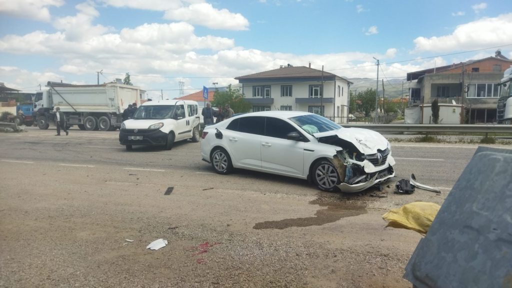 Doğanşehir’de İki Araç Çarpıştı: 2 Yaralı