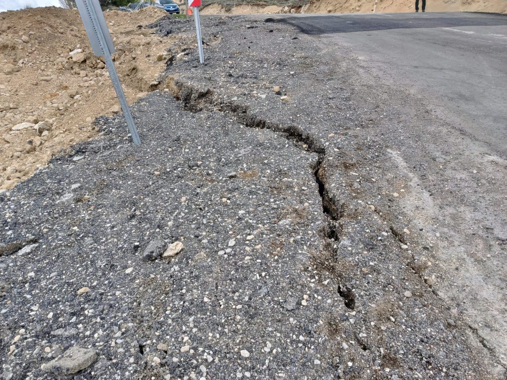 Elbistan Yolunda Çökme Engellenemiyor