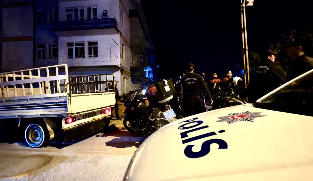 İki Ayrı Kavgada 2 Kişi Bıçakla Yaralandı