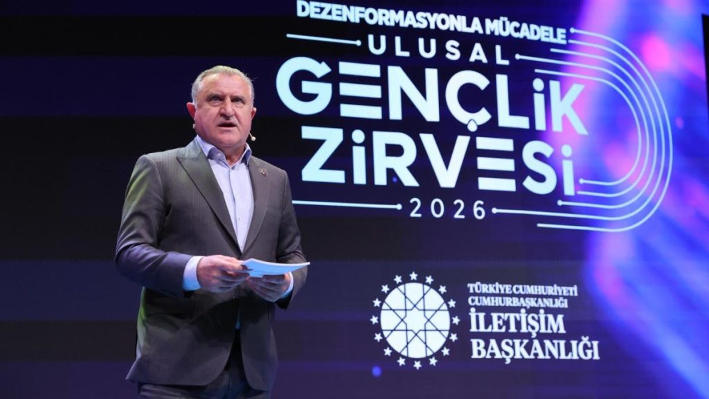 İnönü Üniversitesi Öğrencileri Dezenformasyonla Mücadele Zirvesi’nde Yer Aldı