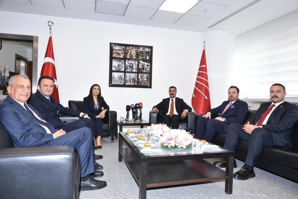 Yıldırım’dan Siyasi Partilere Bayram Turu: “Siyasi Partiler Yargı Eliyle Dizayn Edilmemeli”