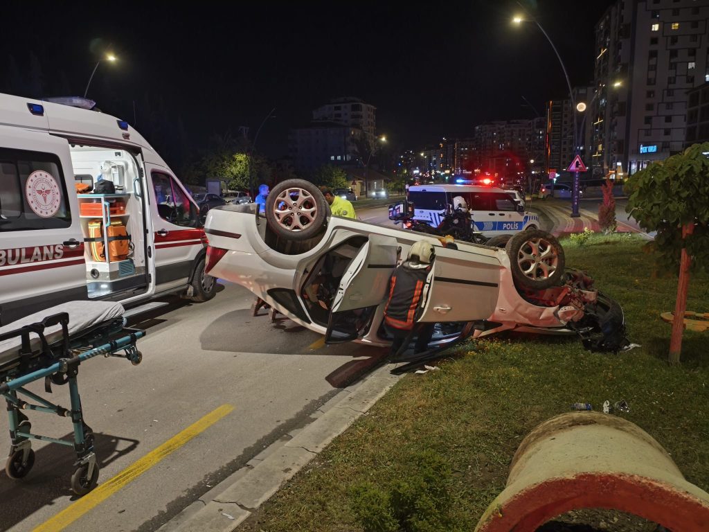 Şentepe Mezarlık Kavşağı’nda Trafik Kazası: 2 Yaralı