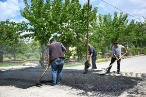 Yeşilyurt Belediyesi Topsöğüt Mahallesi’nde Yol Yenileme Çalışmalarını Sürdürüyor