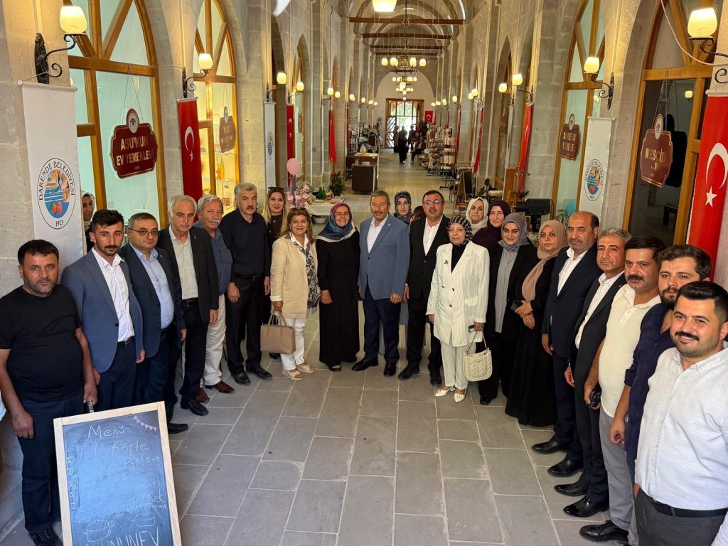 AK Parti Heyeti Bedestende Kadınlarla Buluştu