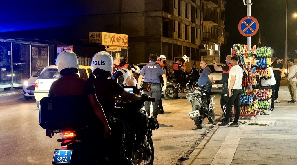 Gece Yarısı Silahlı Hesaplaşma: 2 Yaralı