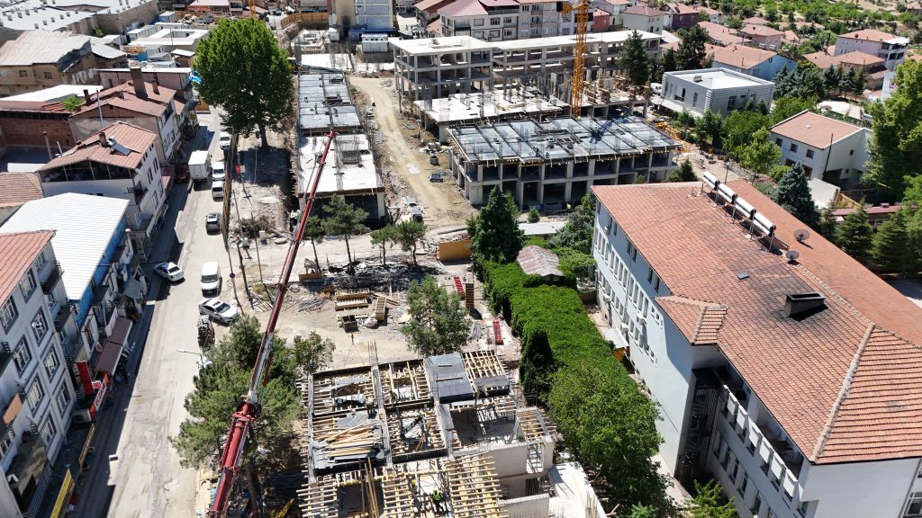 Hekimhan’da Yeni Çarşı Yükseliyor
