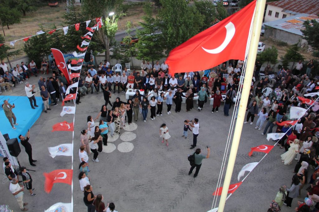Yeniköy Yaz Şenliği’nde Binlerce Kişi Buluştu