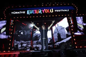 Kıraç Malatya’da Festival Sahnesinde Sevenleriyle Buluştu
